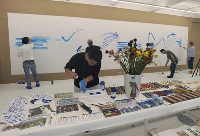 與藝術(shù)家共享一塊畫布——藍(lán)色變奏 棉3創(chuàng)意街區(qū)藝術(shù)互動(dòng)新體驗(yàn)